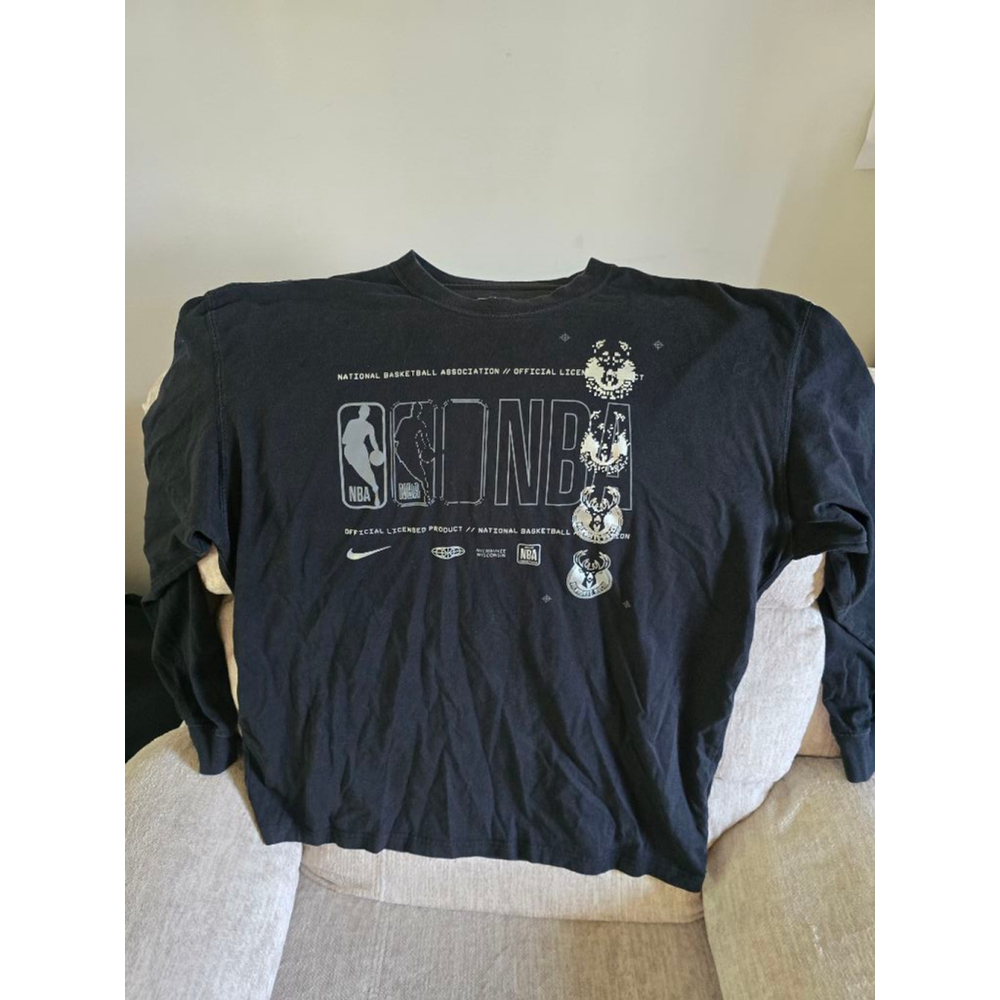 Cool pixel to Normal Bucks NBA long sleeve t-shirt size large.